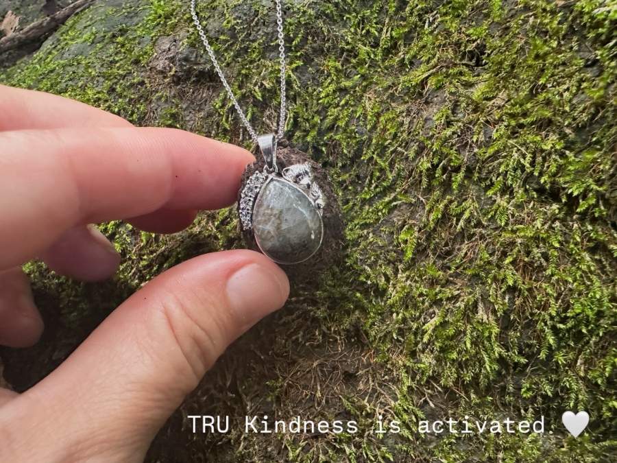Handmade Gemstone Jewelry for Gifts: 5 Meaningful Pieces